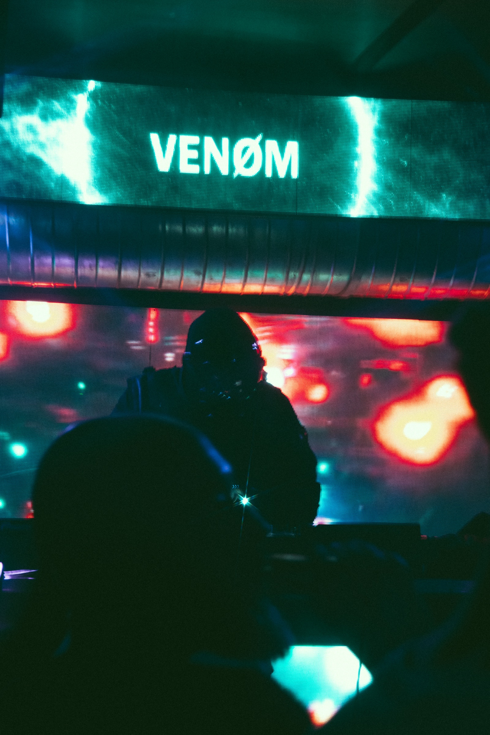 VENØM durante APOLLO 11 en Hangar 48 — fotografía 6 de Sainthood666x